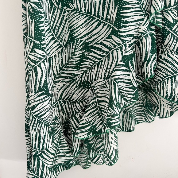 Green Leaf Print Women's Dress - Picture 3 of 6